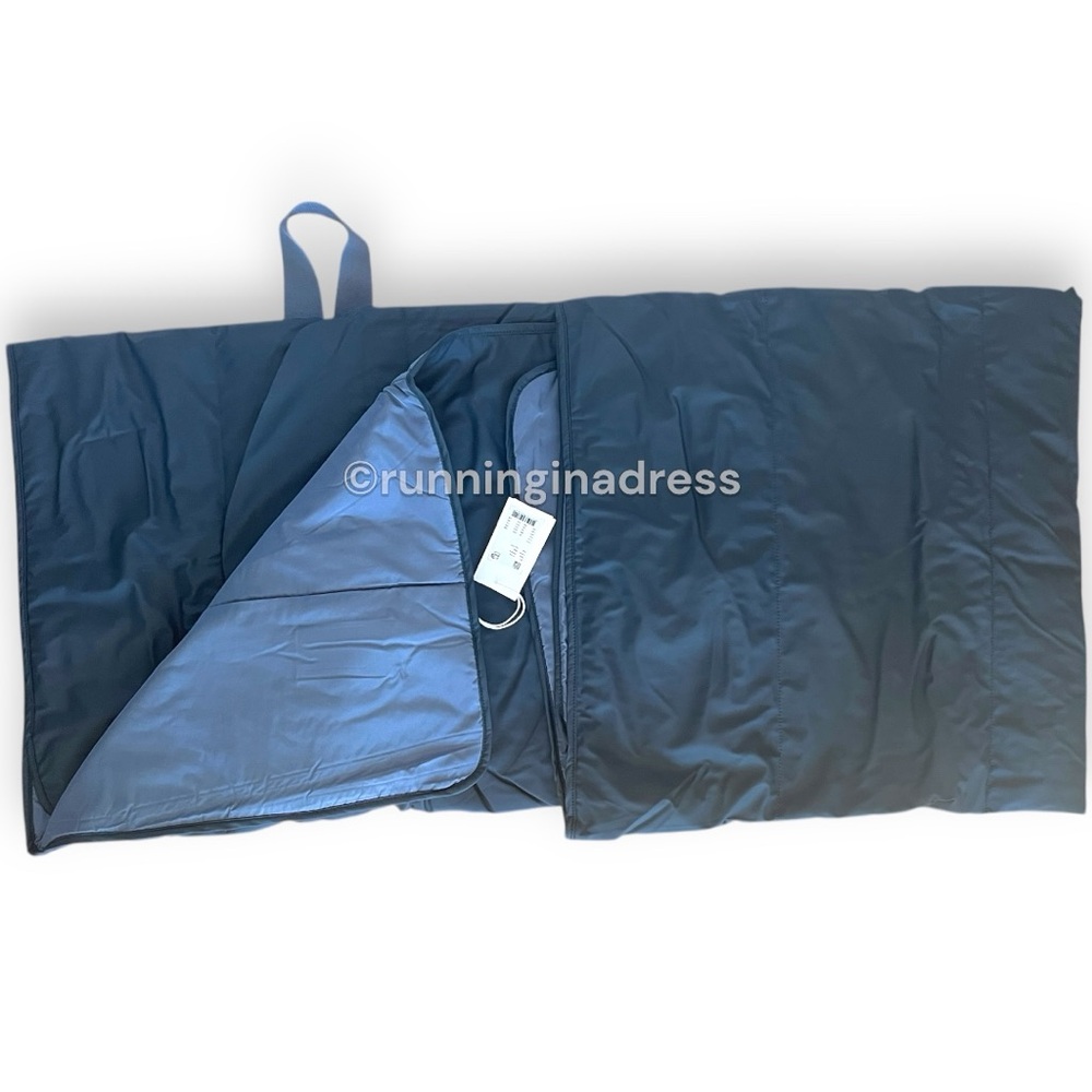 NWT Rains Waterproof Trail Blanket With Pack Carry & Store System In Navy - Picture 6 of 15